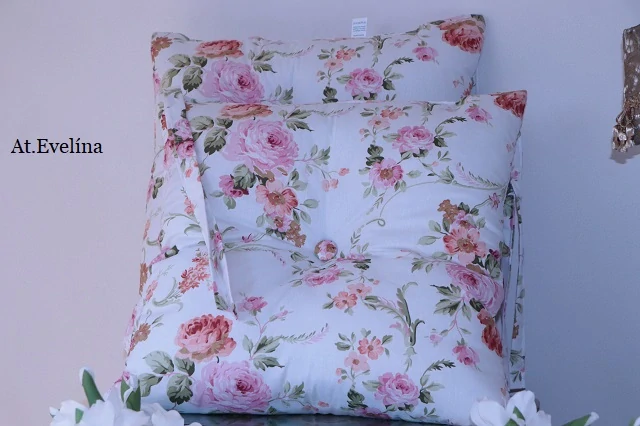 Sada 4ks sedáků 40x40 cm na židli květované