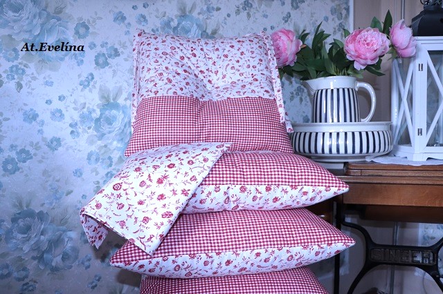 Sada 4ks sedáků 40x40 cm na židli popínavý květ+červené káro