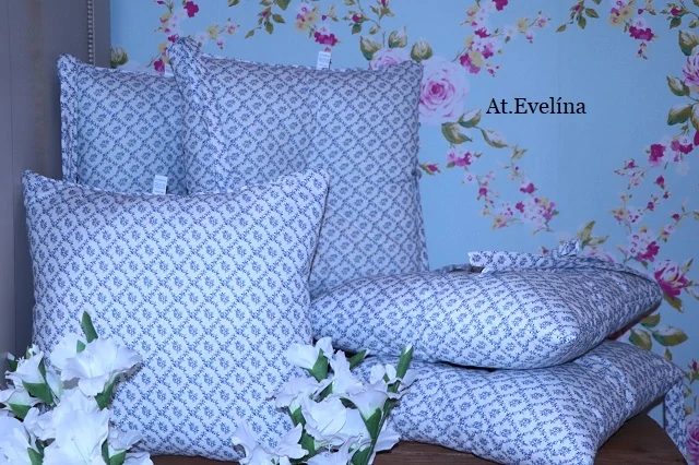 Sada 4k sedáků 40x40 cm na židli modrý potisk